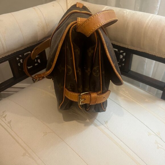 Louis Vuitton Saumur 30 – Monogram Crossbody – Priced to Reflect Wear - Picture 5 of 7